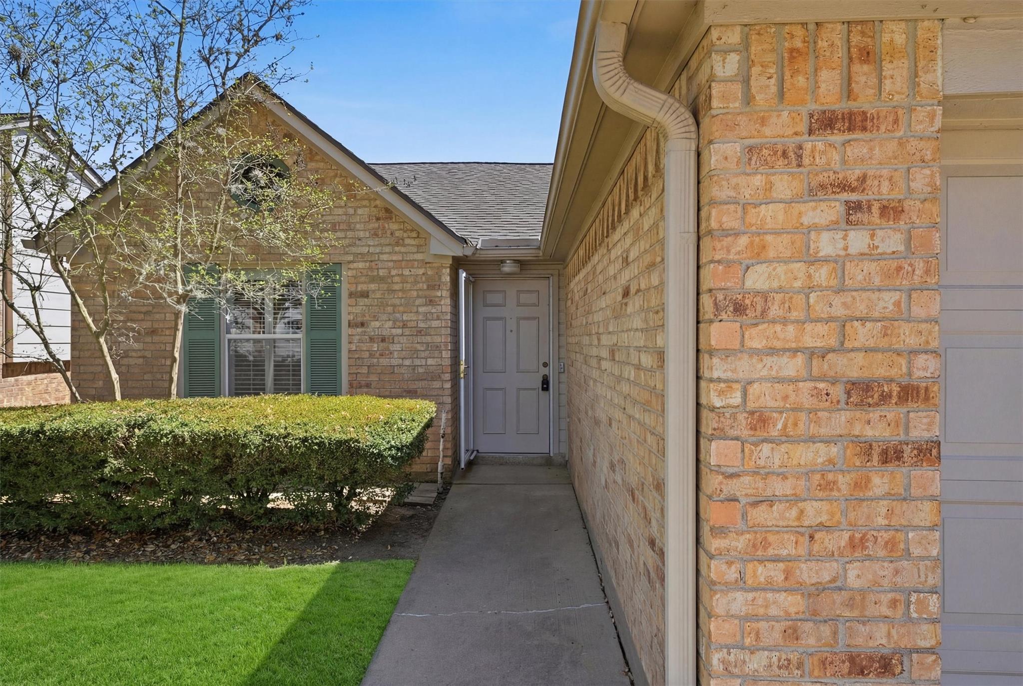 623 E Country Grove Circle