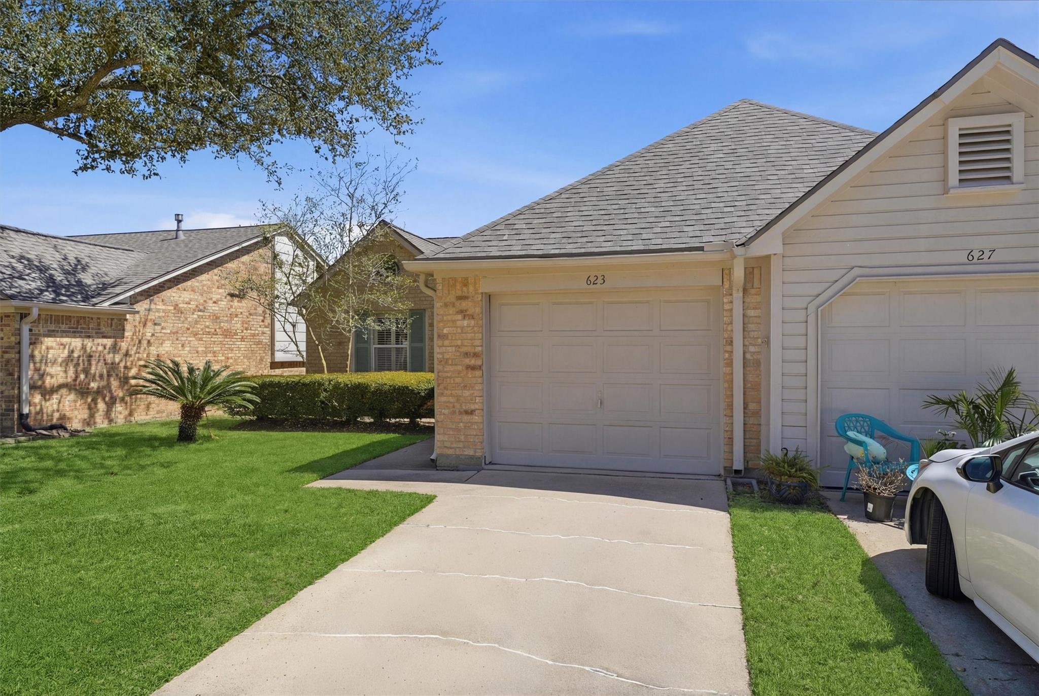 623 E Country Grove Circle
