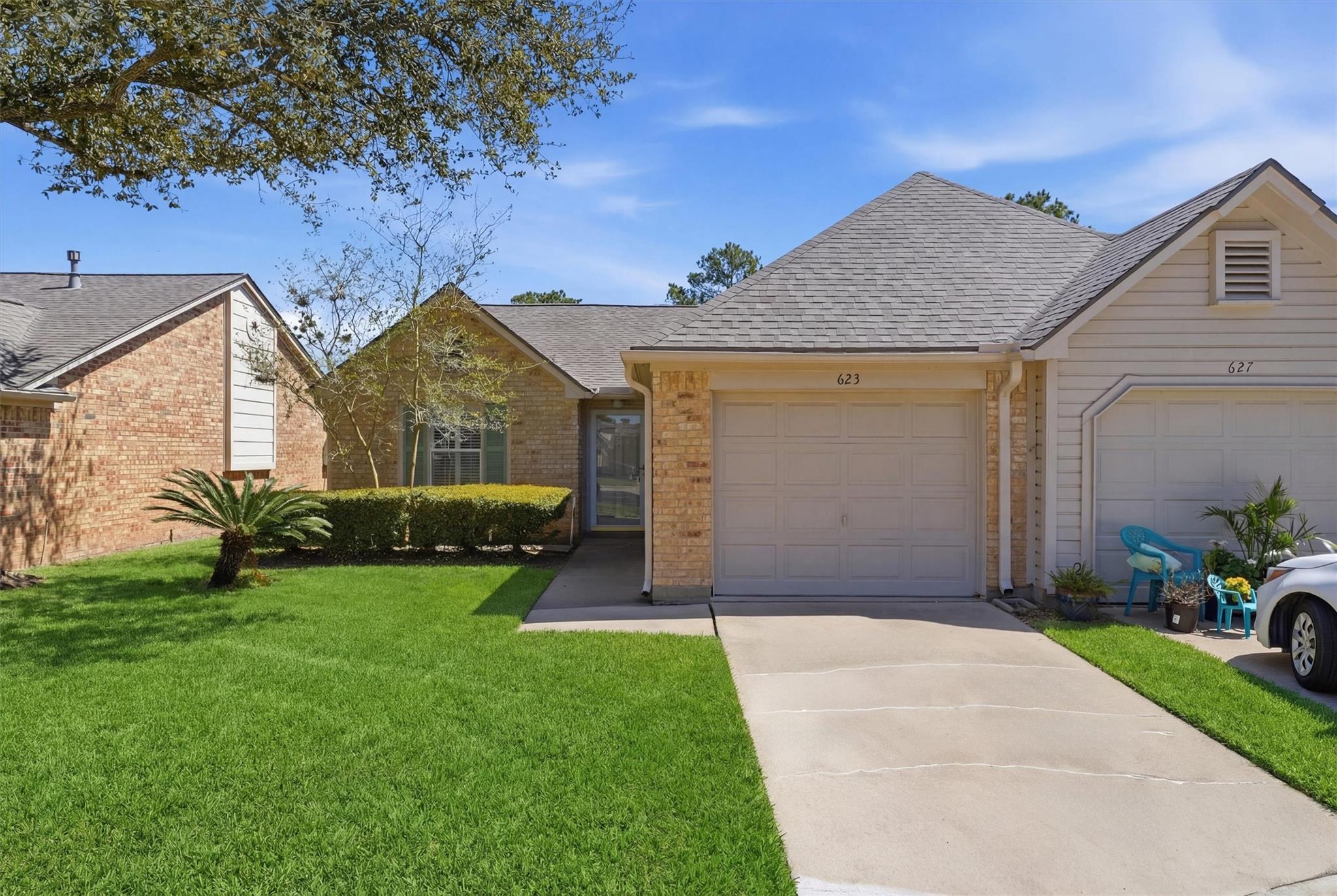 623 E Country Grove Circle