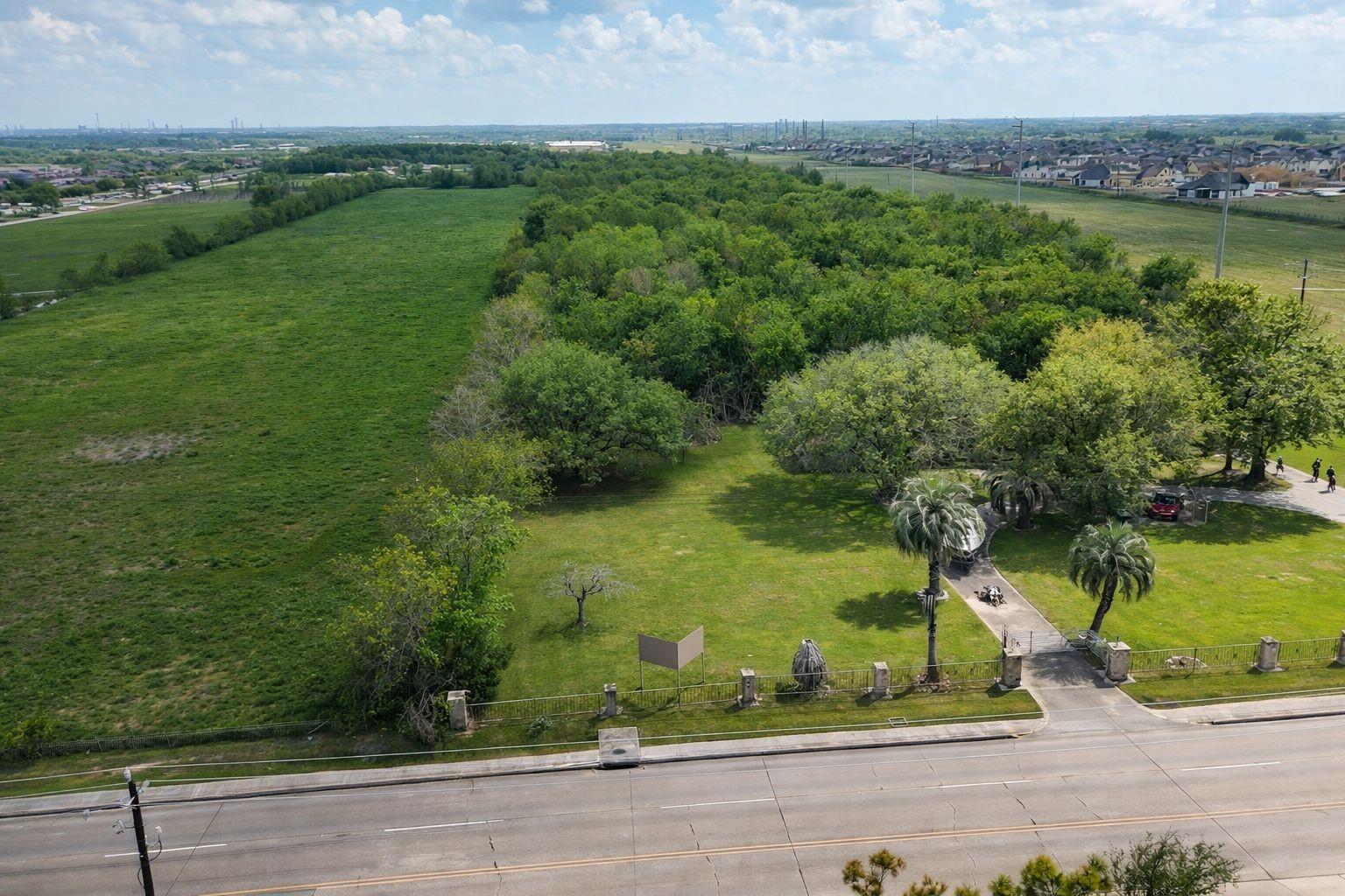 1218 E Pasadena Boulevard