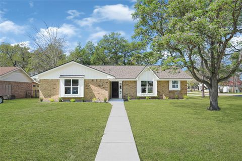 Photo of 2100 Crestwood Drive, Richmond, TX 77469 (MLS # 56602034)