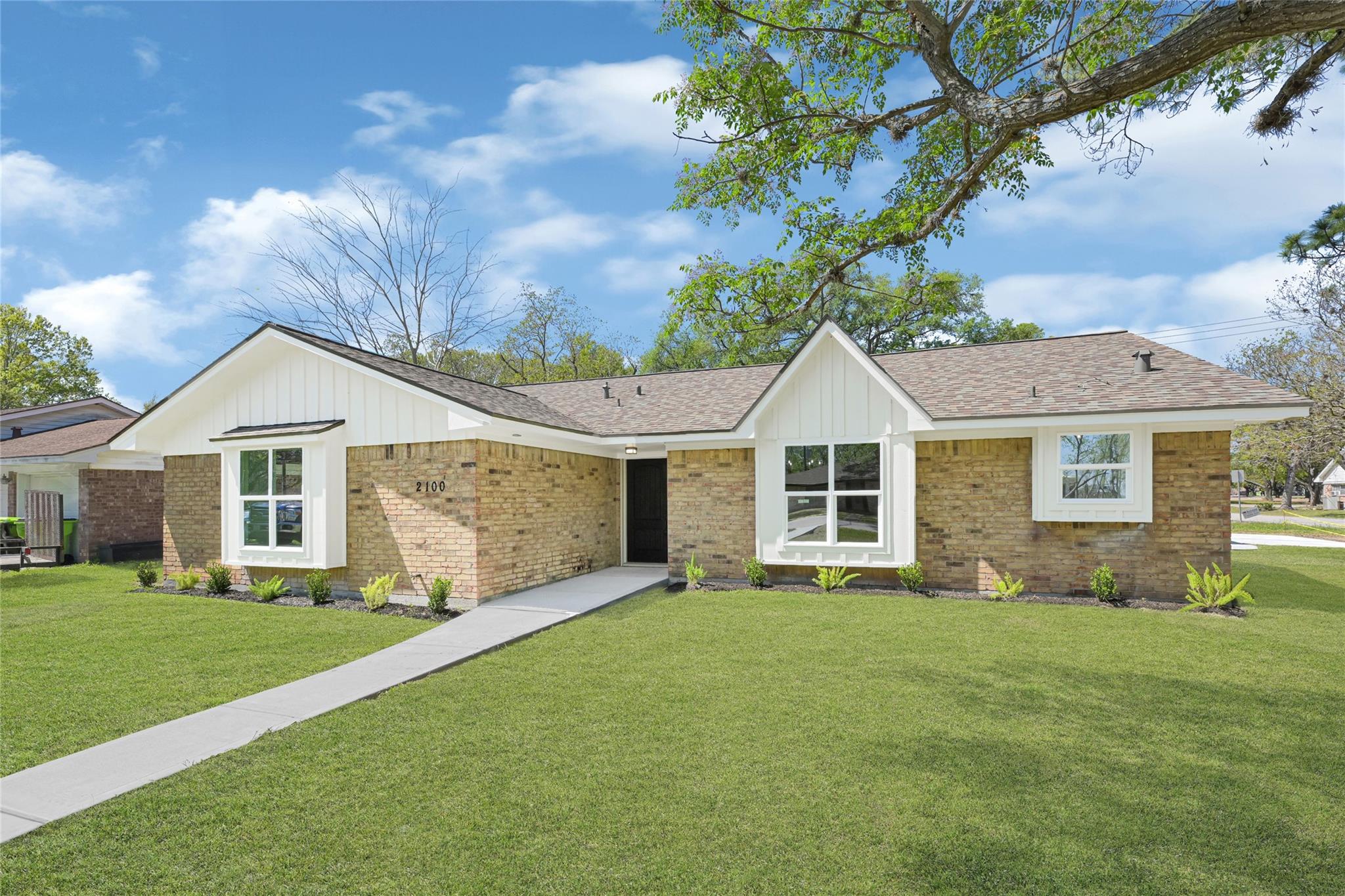 2100 Crestwood Drive