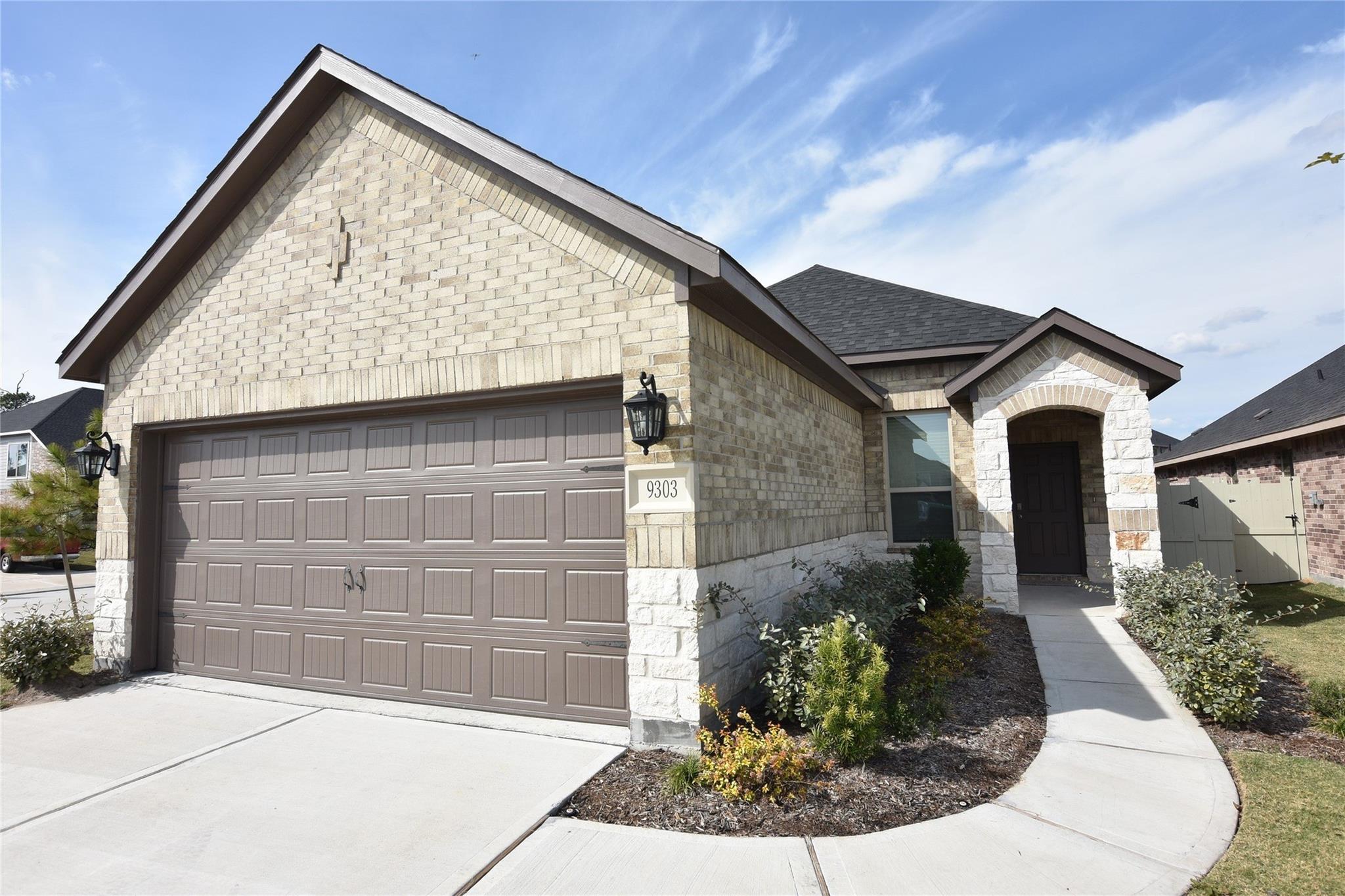 9303 Colonial Bent Court