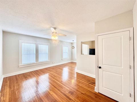 Tiny photo for 629 E 11th Street #1, Houston, TX 77008 (MLS # 55356210)