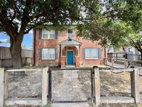 Tiny photo for 629 E 11th Street #1, Houston, TX 77008 (MLS # 55356210)