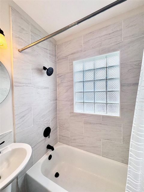 Tiny photo for 629 E 11th Street #1, Houston, TX 77008 (MLS # 55356210)