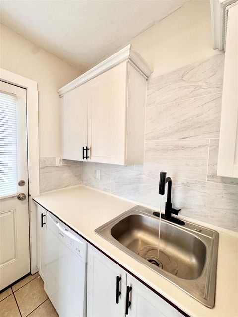 Tiny photo for 629 E 11th Street #1, Houston, TX 77008 (MLS # 55356210)