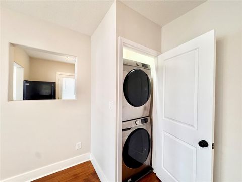 Tiny photo for 629 E 11th Street #1, Houston, TX 77008 (MLS # 55356210)