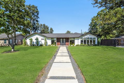 Photo of 9306 Rosstown Way, Houston, TX 77080 (MLS # 51697695)