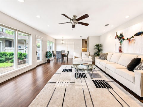 Photo of 5107 Queensloch DR, Houston, TX 77096 (MLS # 44620955)