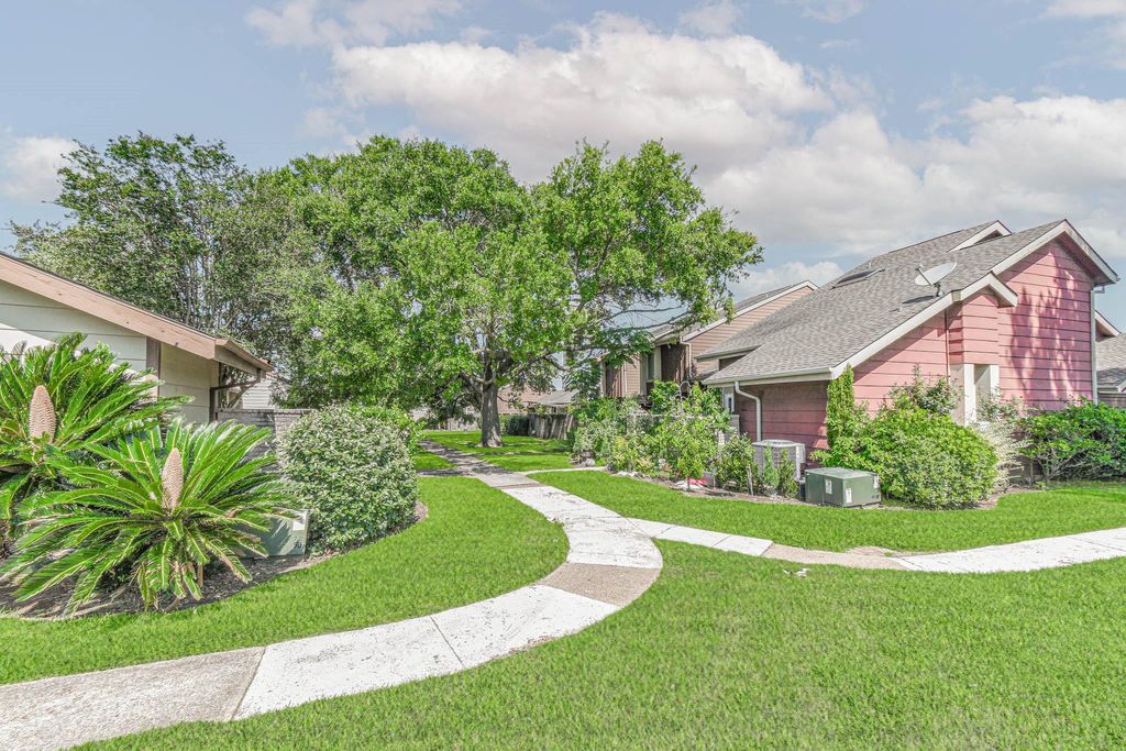 Photo of 12663 Wellington Park #DR444, Houston, TX 77072 (MLS # 10812298)