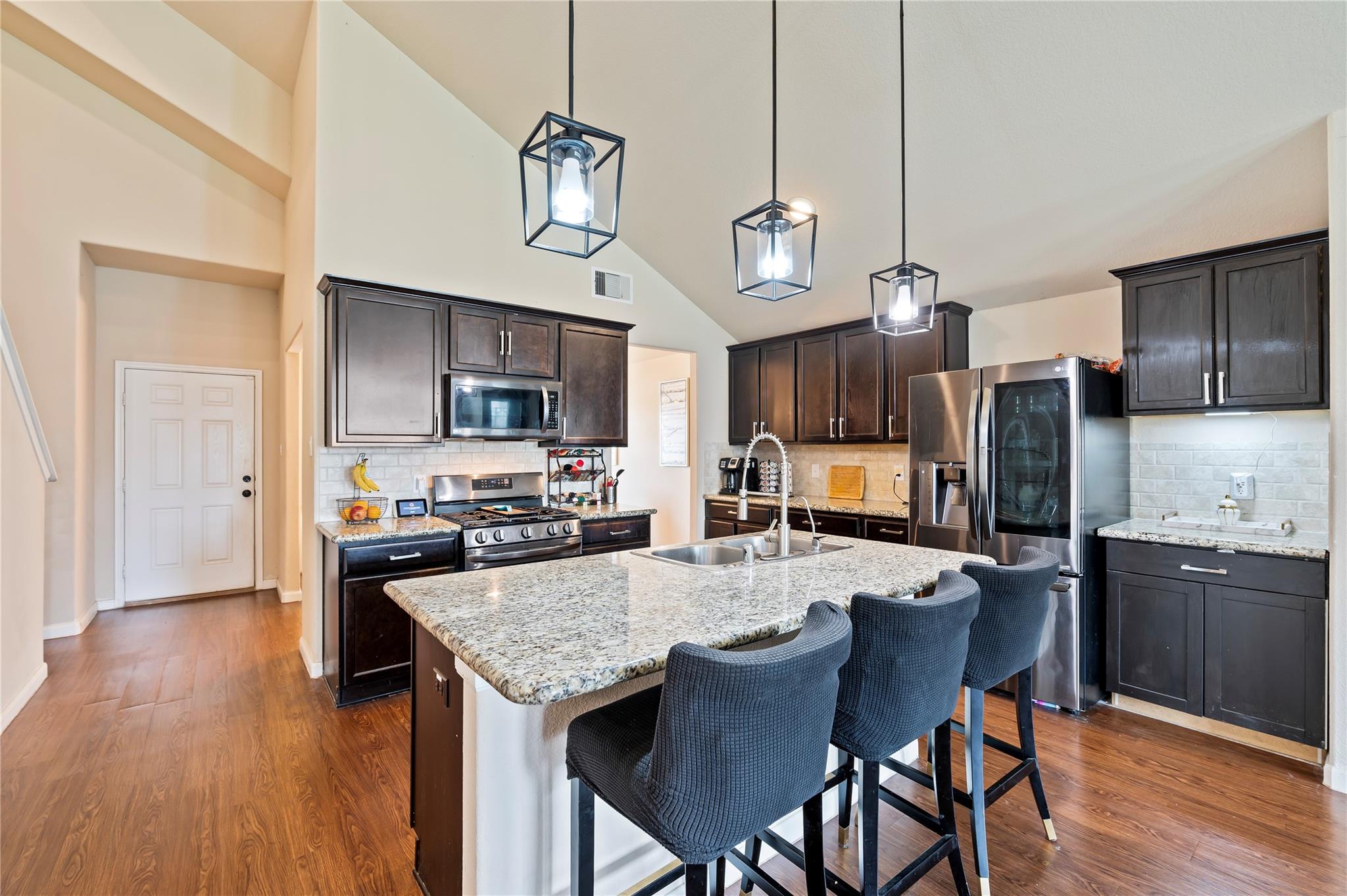 9906 Bezeled Circle Lane