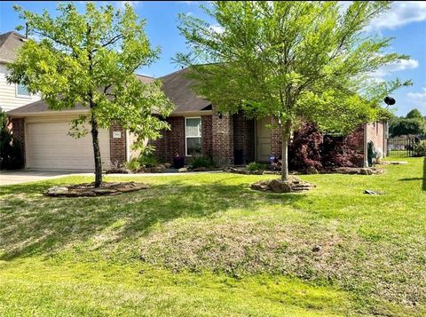 Photo of 9311 E Lakeside Drive, Magnolia, TX 77354 (MLS # 37425641)