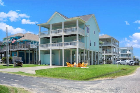 Photo of 819 Eastview, Crystal Beach, TX 77650 (MLS # 27466763)