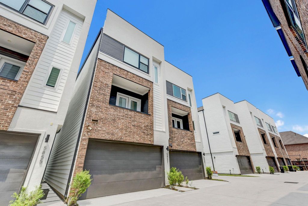 Photo of 5857 Dolores Street, Houston, TX 77057 (MLS # 20836529)