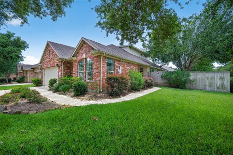 Photo of 1308 Modena Drive, Pearland, TX 77581 (MLS # 10161658)