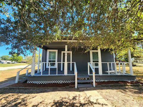 Photo of 506 9th Street, Hempstead, TX 77445 (MLS # 39354427) Photo of 506 9th Street, Hempstead, TX 77445 (MLS # 39354427)