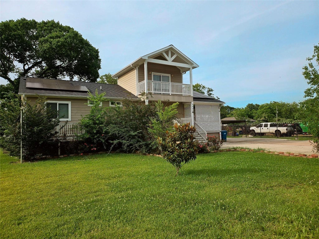 Photo of 5821 Woodview Drive, Humble, TX 77396 (MLS # 44353422)