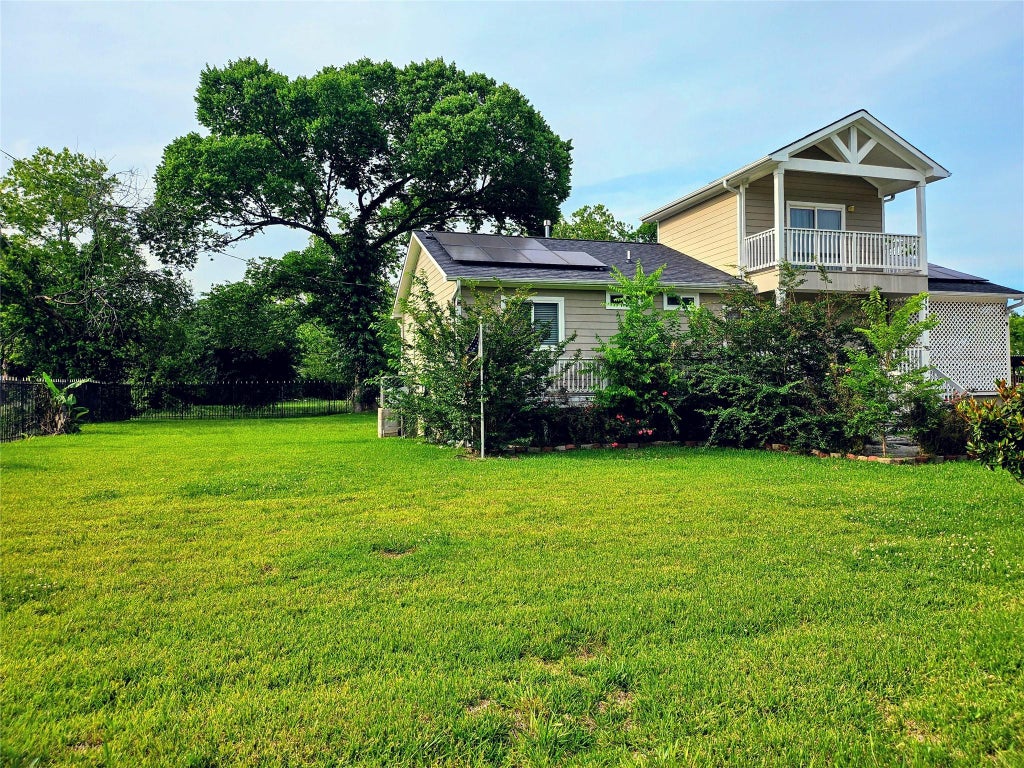 Photo of 5821 Woodview Drive, Humble, TX 77396 (MLS # 44353422)