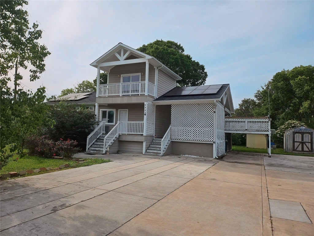 Photo of 5821 Woodview Drive, Humble, TX 77396 (MLS # 44353422)