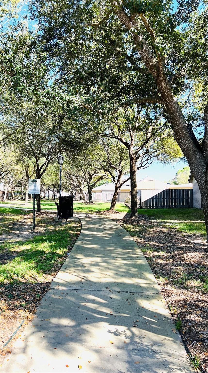 8426 Woodland Knoll Lane