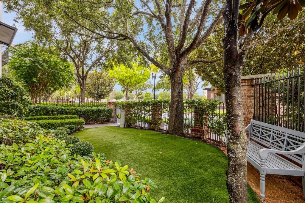 Photo of 1126 Lake Pointe Parkway, Sugar Land, TX 77478 (MLS # 30264309)