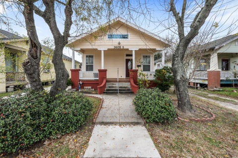 Photo of 3605 Avenue S, Galveston, TX 77550 (MLS # 8401801)