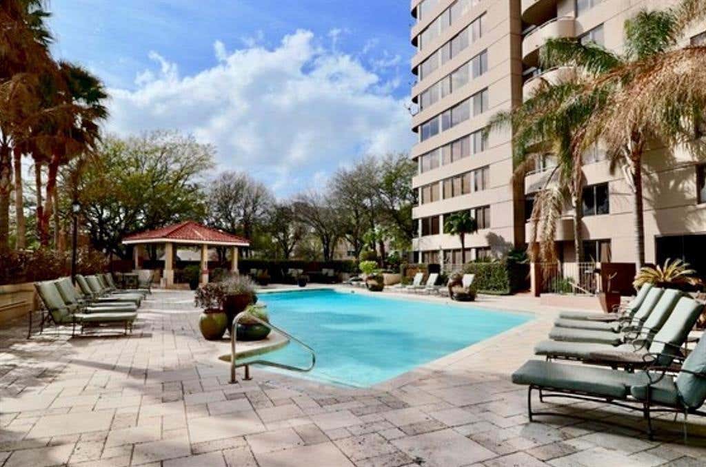 Photo of 3525 Sage Road #411, Houston, TX 77056 (MLS # 43176322)