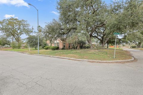 Tiny photo for 4425 Laurel Drive, Houston, TX 77021 (MLS # 87371525)