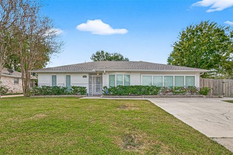 Photo of 10823 Sandstone Street, Houston, TX 77072 (MLS # 69448667)