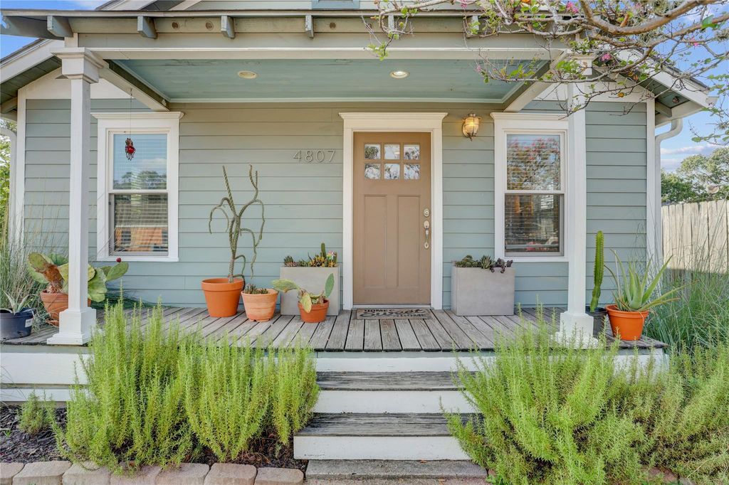 Photo of 4807 Averill Street, Houston, TX 77009 (MLS # 42106750)