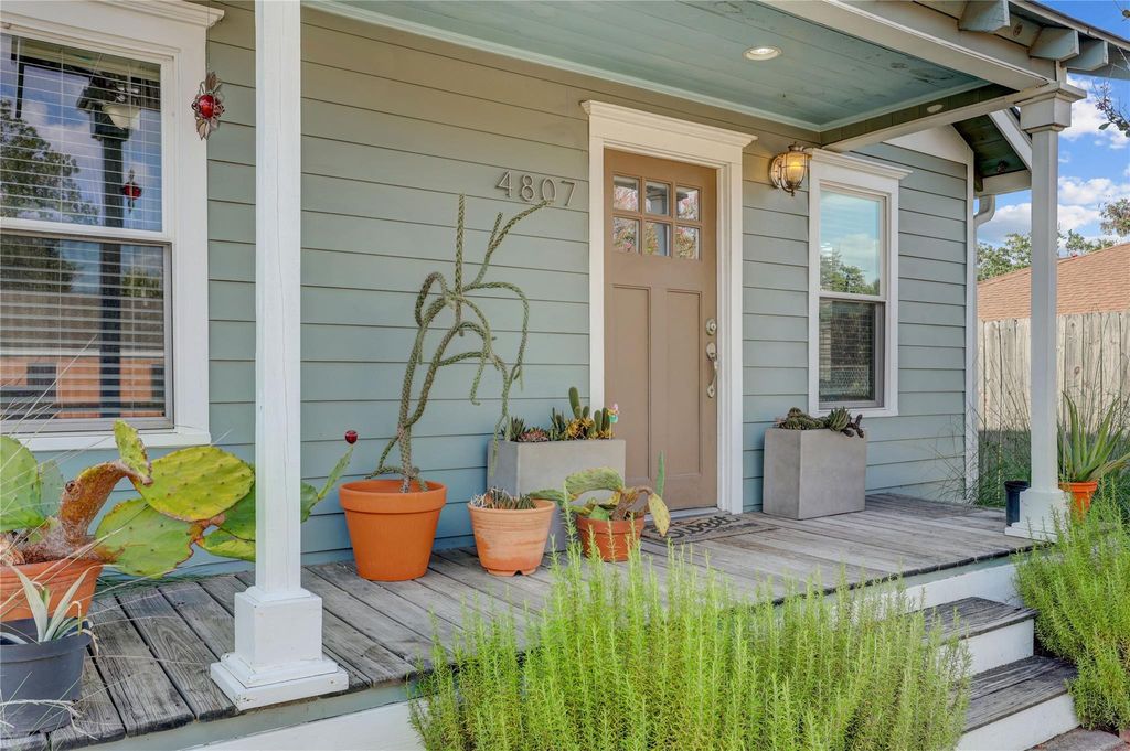 Photo of 4807 Averill Street, Houston, TX 77009 (MLS # 42106750)