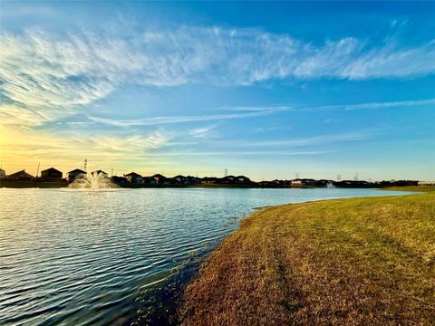Photo of 15515 Islandview Lane, Houston, TX 77053 (MLS # 87294000)