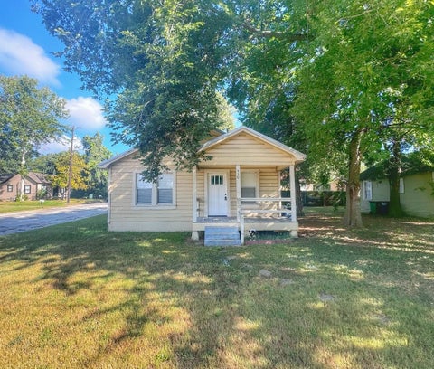 Photo of 510 W Sixth Street, Brenham, TX 77833 (MLS # 24099064)