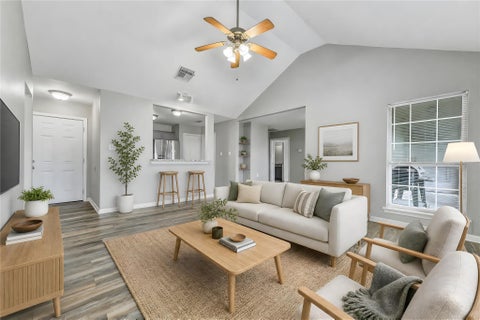 Townhouse For Sale - 1C Prairie Knoll Drive<br/> La Marque, TX 77510