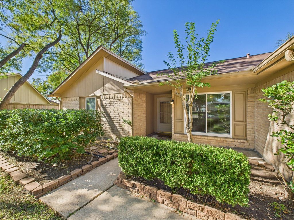 Photo of 3602 Brier Gardens Drive, Houston, TX 77082 (MLS # 16956338)