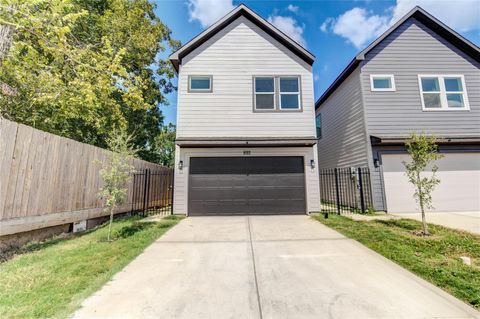 Photo of 892 Paul Quinn Street, Houston, TX 77091 (MLS # 51278066)