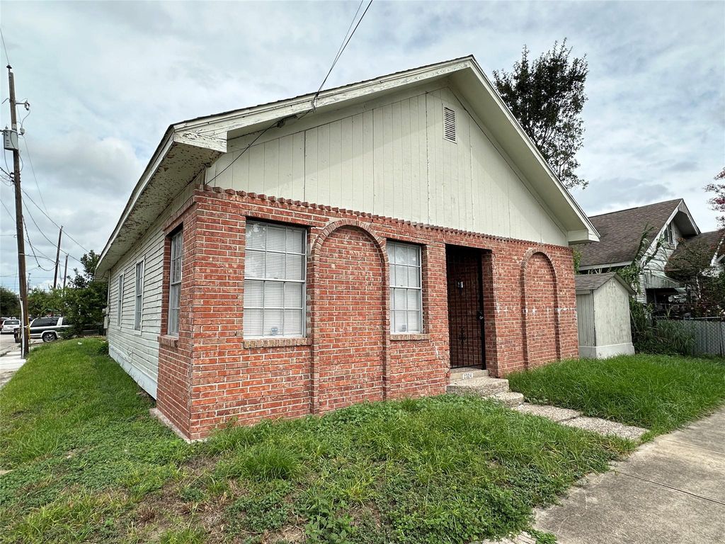 Photo of 2324 Gentry Street, Houston, TX 77009 (MLS # 24707102)