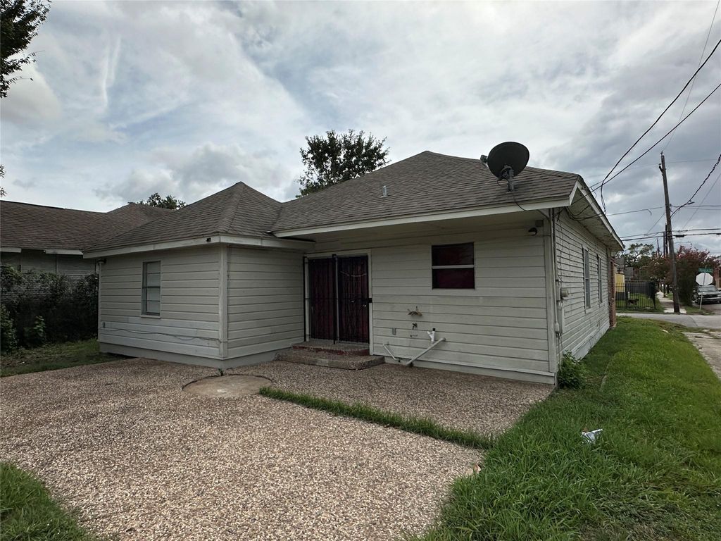 Photo of 2324 Gentry Street, Houston, TX 77009 (MLS # 24707102)