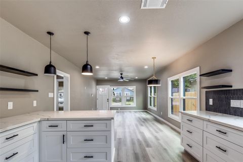 Tiny photo for 211 E 31st 1/2 Street, Houston, TX 77018 (MLS # 37222752)