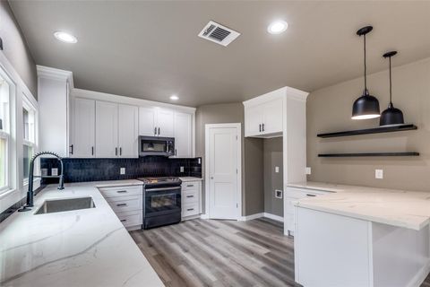 Tiny photo for 211 E 31st 1/2 Street, Houston, TX 77018 (MLS # 37222752)