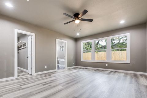 Tiny photo for 211 E 31st 1/2 Street, Houston, TX 77018 (MLS # 37222752)