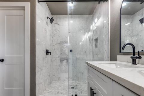 Tiny photo for 211 E 31st 1/2 Street, Houston, TX 77018 (MLS # 37222752)