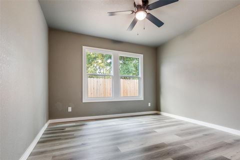 Tiny photo for 211 E 31st 1/2 Street, Houston, TX 77018 (MLS # 37222752)