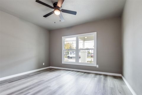 Tiny photo for 211 E 31st 1/2 Street, Houston, TX 77018 (MLS # 37222752)