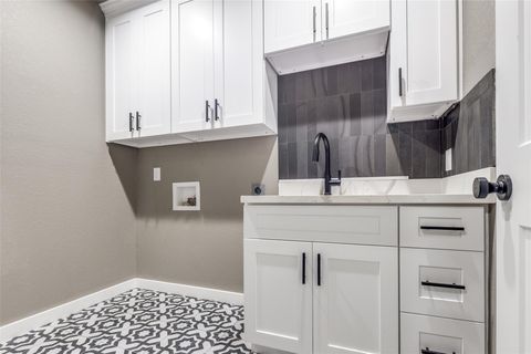 Tiny photo for 211 E 31st 1/2 Street, Houston, TX 77018 (MLS # 37222752)