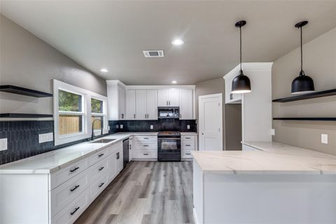 Tiny photo for 211 E 31st 1/2 Street, Houston, TX 77018 (MLS # 37222752)