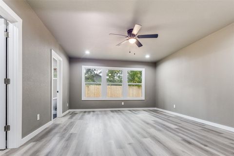 Tiny photo for 211 E 31st 1/2 Street, Houston, TX 77018 (MLS # 37222752)