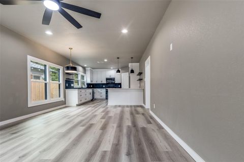 Tiny photo for 211 E 31st 1/2 Street, Houston, TX 77018 (MLS # 37222752)