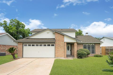 Photo of 12543 Versailles Drive, Houston, TX 77015 (MLS # 89769250)